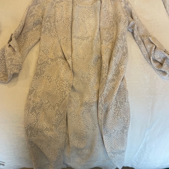 Aritzia Babaton Kahlo Robe - Size XXS - Picture 4 of 4